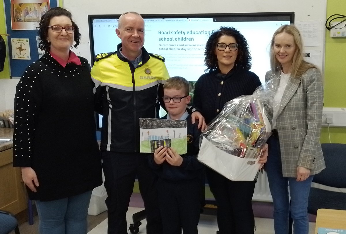 The @dccroadsafety Working Group, @FinnHarpsFC & iMotors have announced the winners of the Primary School Road Safety Art Competition for 2024. 

Full details - ow.ly/mAk950RiNu7

#Donegal #YourCouncil