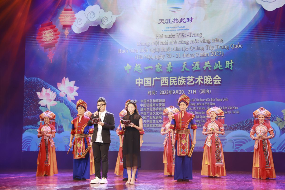 During the interview with Du Hongjun, chairman of the Vietnamese Federation of Literature and Art, he said, 'The Song of Vietnam and China, created by my father Du Run, perfectly combines the elements of Vietnamese and Chinese folk songs, both Vietnamese characteristics and