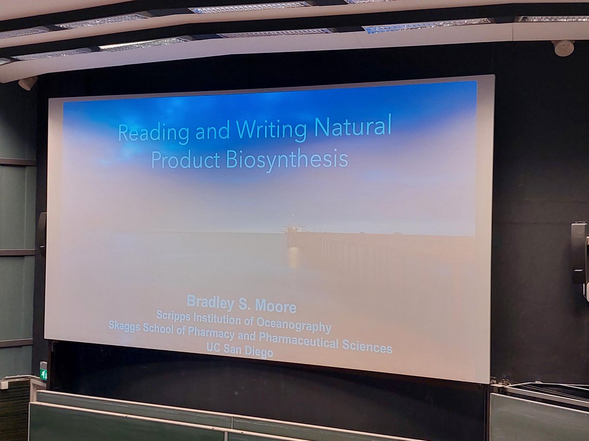 Great talk by @BradMoore_SIO at the IBL Symposium of @LeidenBiology. He talked about his group's amazing work on bioactive molecules that are produced by eukaryotic marine microorganisms. Cool insights into new species and their biosynthetic gene clusters. doi.org/10.1038/s41589…