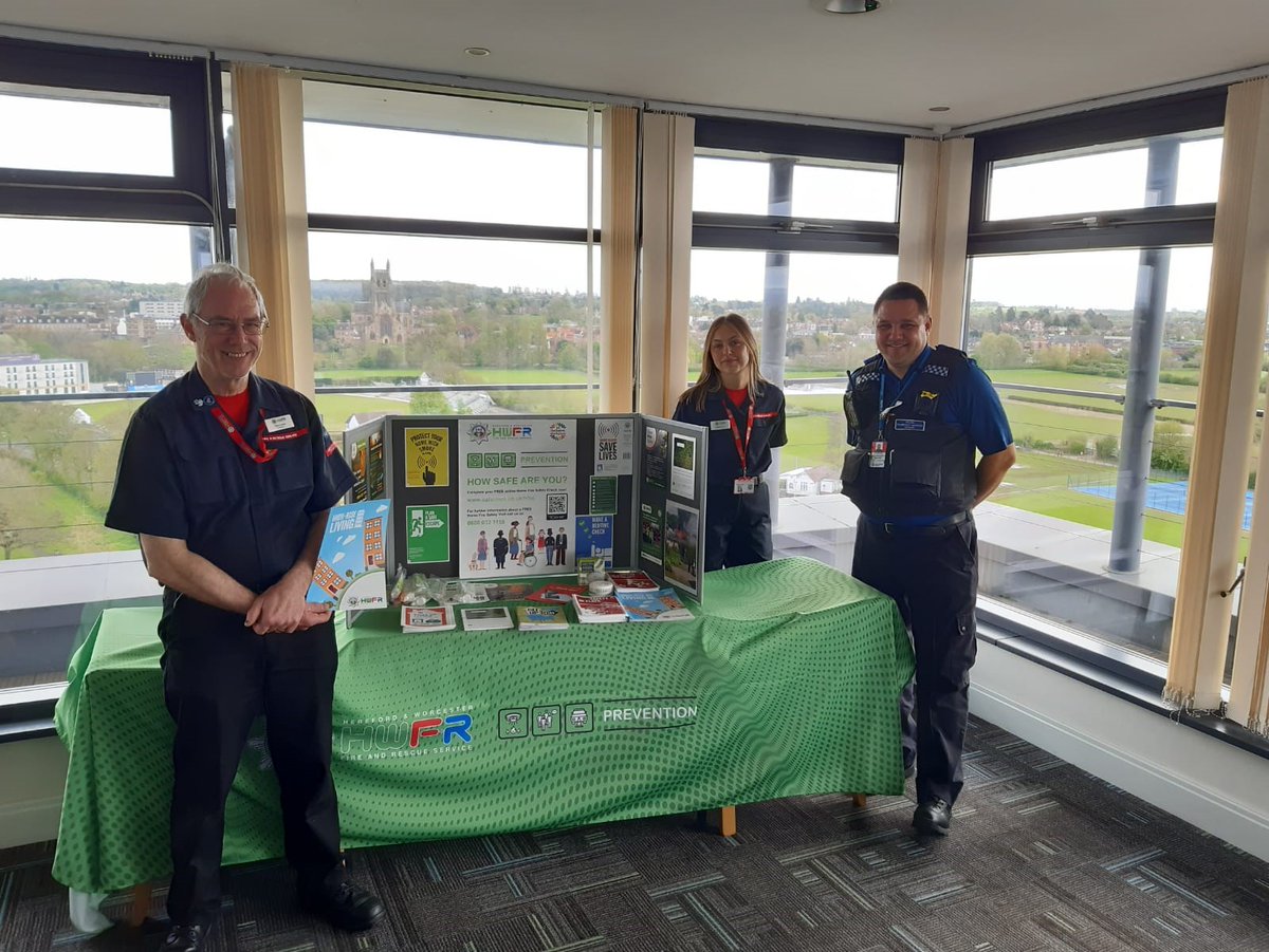 On Wednesday 17th April PCSO Sweatman attended the Sky Lounge at Henwick House, Worcester. Talking to residents about local issues along with the @HWFire who gave a talk on Fire Safety.