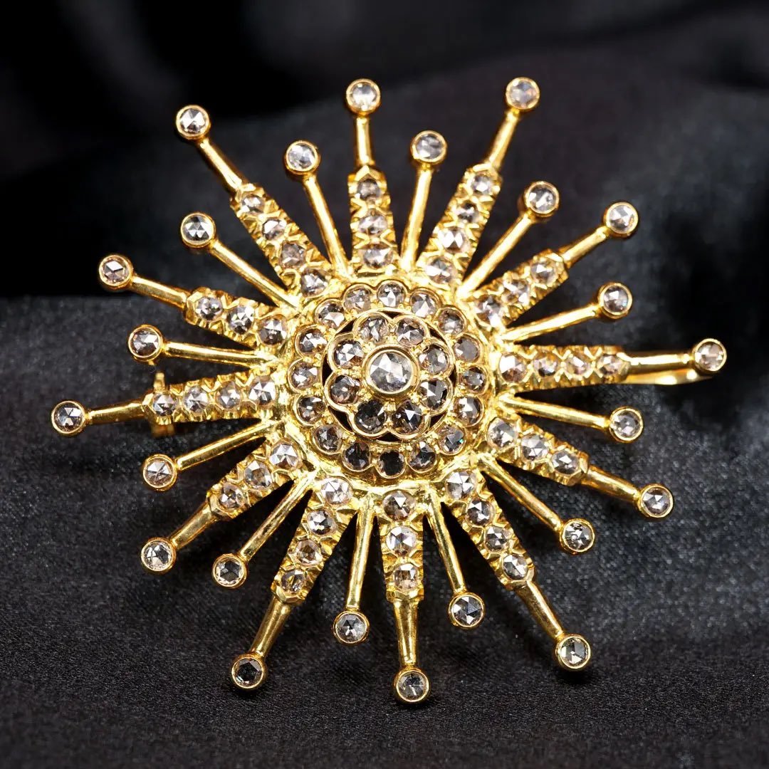 Petchseegthai's tweet photo. The delicate hues of the diamond harmonize with the warmth of the gold, creating a timeless accessory that effortlessly blends classic charm with contemporary elegance, making it a versatile and enduring statement piece.

Grab yours Now!🛍️
https://t.co/MBWvTDIeS9 https://t.co/1jSTQLFJas