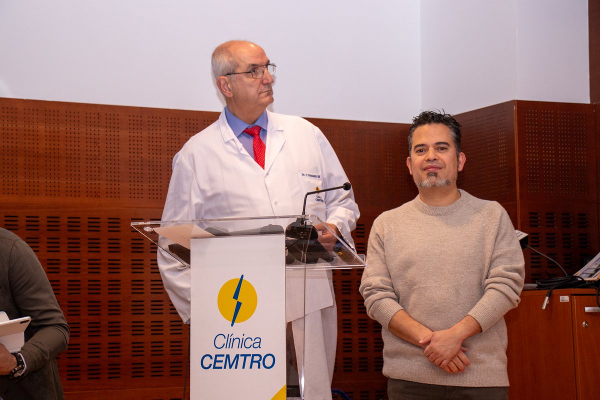 ClinicaCEMTRO's tweet photo. 🔹En la #SesiónClínica de hoy:
👨🏻‍⚕️El Dr. Carlos Colmenero, miembro de la #UdRodilla ha hablado sobre la osteotomía proximal del peroné
(+) https://t.co/ZaBiDZHJgr