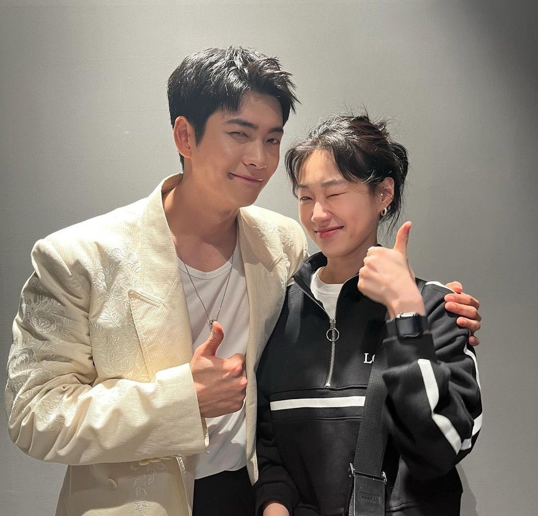 74E0H's tweet photo. Spring sunshine Ha Yoon-kyung called  #강태오 #KANGTAEOH Yunani 

Besties keeps on supporting each other😭🥹🫶🏻 https://t.co/ixh4UBd9Ra