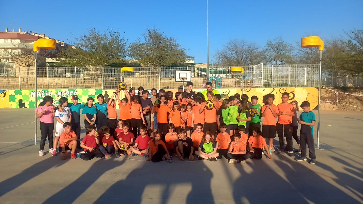 korfbalcat's tweet photo. Imatges de la 2a Trobada de #Korfbal a #Tàrrega organitzada pel Pla Educatiu d'Entorn i el Consell Esportiu de l'Urgell i la FCK, amb 60 alumnes de les escoles Àngel Guimerà, Maria Mercè Marçal, Pia, Jacint Verdaguer i Vedruna. #EsportMixt

📰 https://t.co/OECBZGLSTl | @ajtarrega https://t.co/pV94ThSuHV