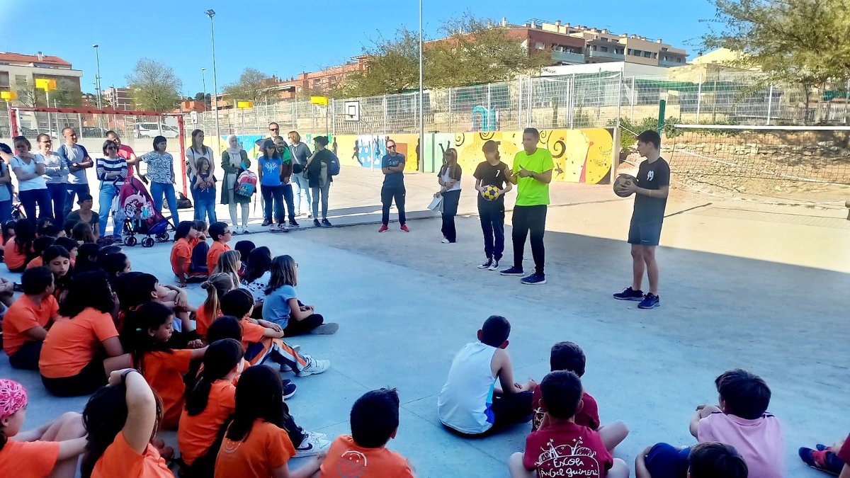 korfbalcat's tweet photo. Imatges de la 2a Trobada de #Korfbal a #Tàrrega organitzada pel Pla Educatiu d'Entorn i el Consell Esportiu de l'Urgell i la FCK, amb 60 alumnes de les escoles Àngel Guimerà, Maria Mercè Marçal, Pia, Jacint Verdaguer i Vedruna. #EsportMixt

📰 https://t.co/OECBZGLSTl | @ajtarrega https://t.co/pV94ThSuHV