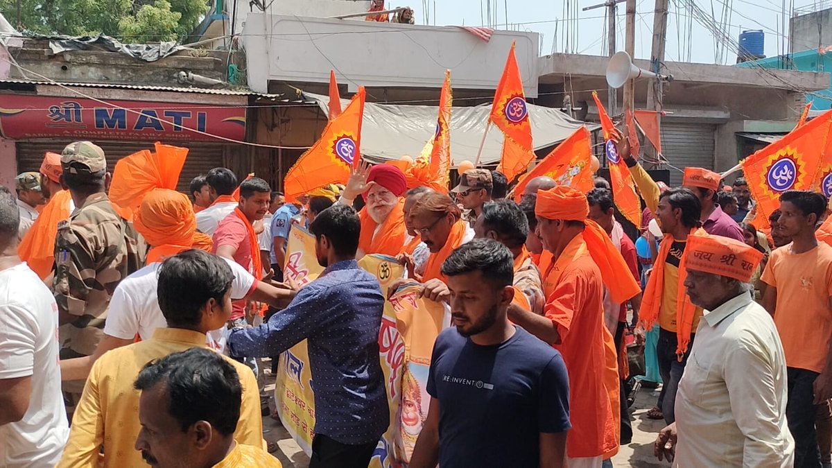 SSAhluwaliaMP's tweet photo. रामनवमी के शुभ अवसर पर आज जमुरिया में रामनवमी शोभायात्रा निकाली गई।  जिसमें शामिल होने का अवसर मिला और भरपूर आनंद लिया इस भव्य शोभायात्रा में  सभी लोग ने सहयोग किया और अपनी श्रद्धा व्यक्त की। इस कार्य के लिए सभी रामभक्तों को हार्दिक बधाई। जय श्री राम। 

#RamNavami #SubhNavami https://t.co/mTITHKVaFV