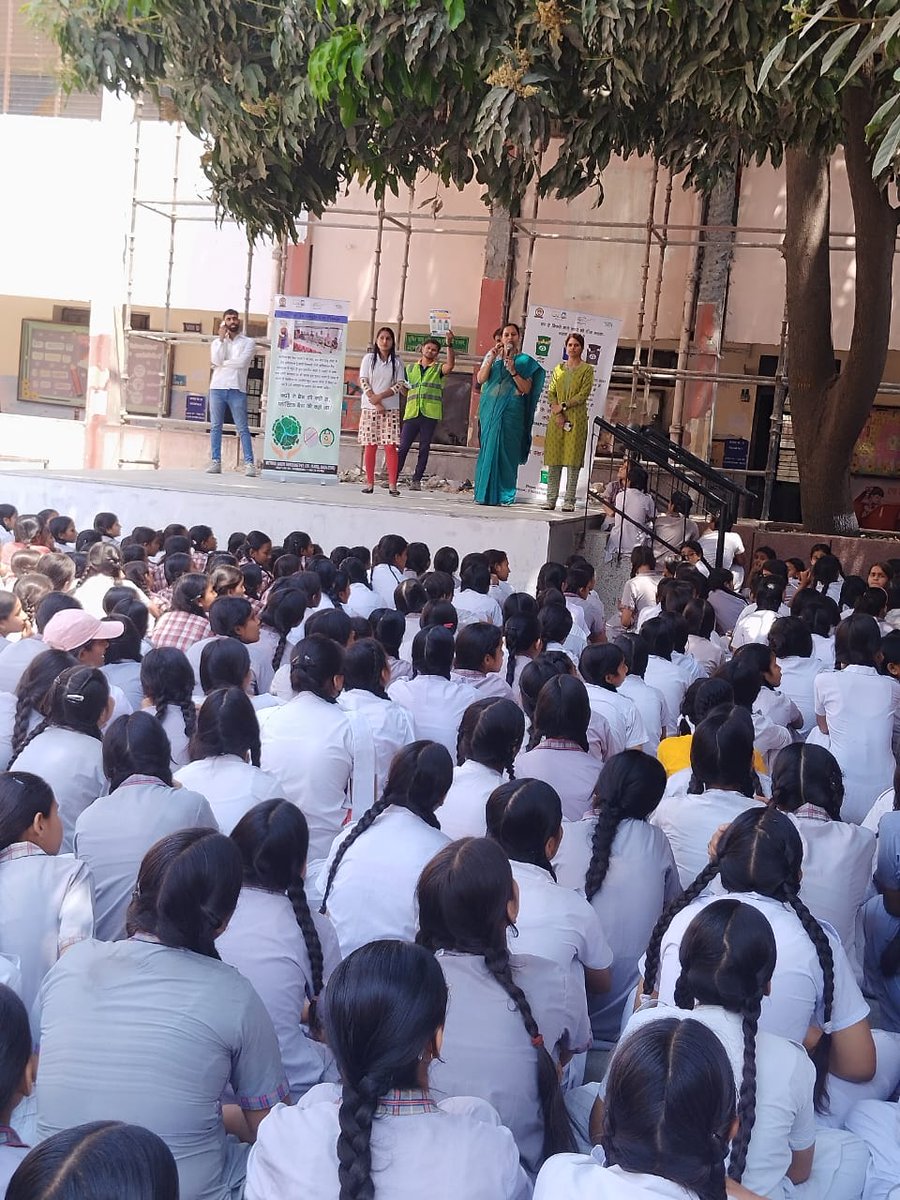 sdskv2128019's tweet photo. Ms Rekha Sharma @VidyanjaliDelhi Volunteer under the aegis of Metro Waste Handling Pvt Ltd guided students regarding hazards of Single Use Plastic for the environment.
Impacted Students - 1098 .
Distt - Central . @CrccLovely @DeepaSinghDOE https://t.co/QJCxOa2iae