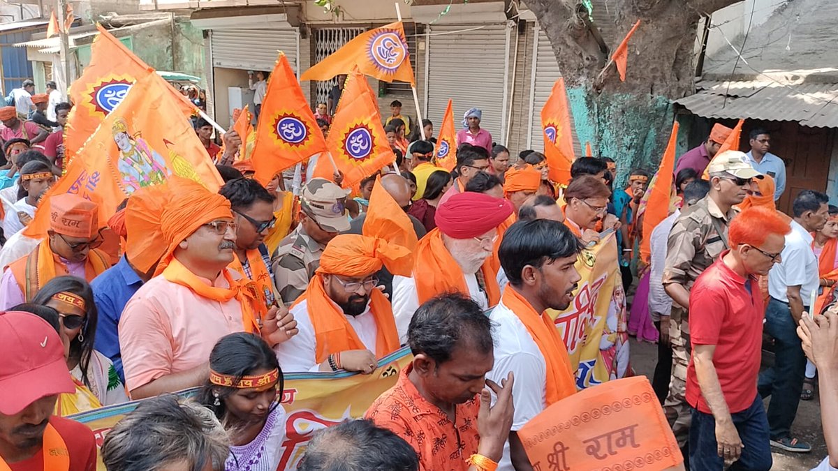 SSAhluwaliaMP's tweet photo. रामनवमी के शुभ अवसर पर आज जमुरिया में रामनवमी शोभायात्रा निकाली गई।  जिसमें शामिल होने का अवसर मिला और भरपूर आनंद लिया इस भव्य शोभायात्रा में  सभी लोग ने सहयोग किया और अपनी श्रद्धा व्यक्त की। इस कार्य के लिए सभी रामभक्तों को हार्दिक बधाई। जय श्री राम। 

#RamNavami #SubhNavami https://t.co/mTITHKVaFV
