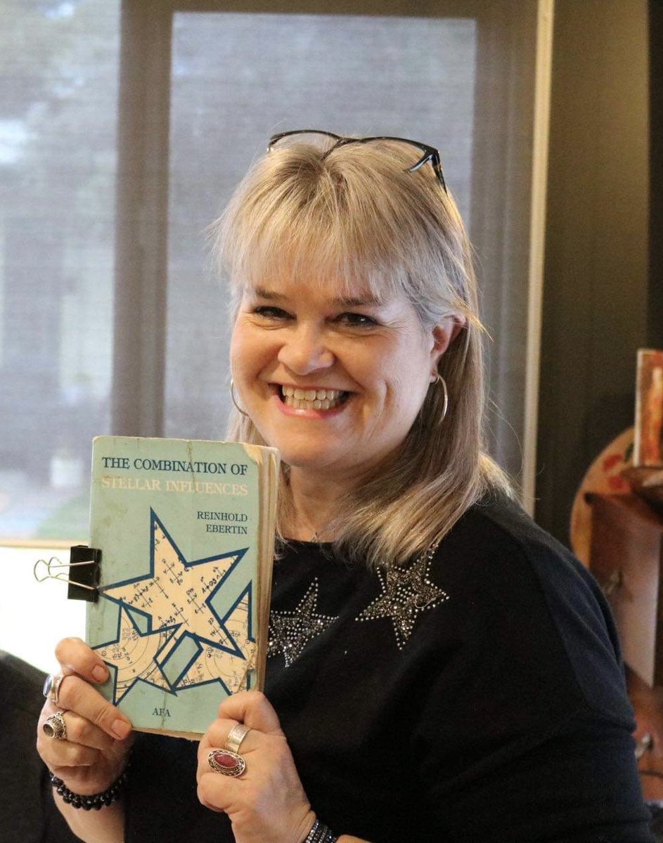 AstroGann33's tweet image. If you’re interested in learning more about midpoints, this is the book. The Combination of Stellar Influences by Reinhold Ebertin. My copy is old and falling apart and thus I have to secure it with a bull clip. #midpoints first printing was in 1940.