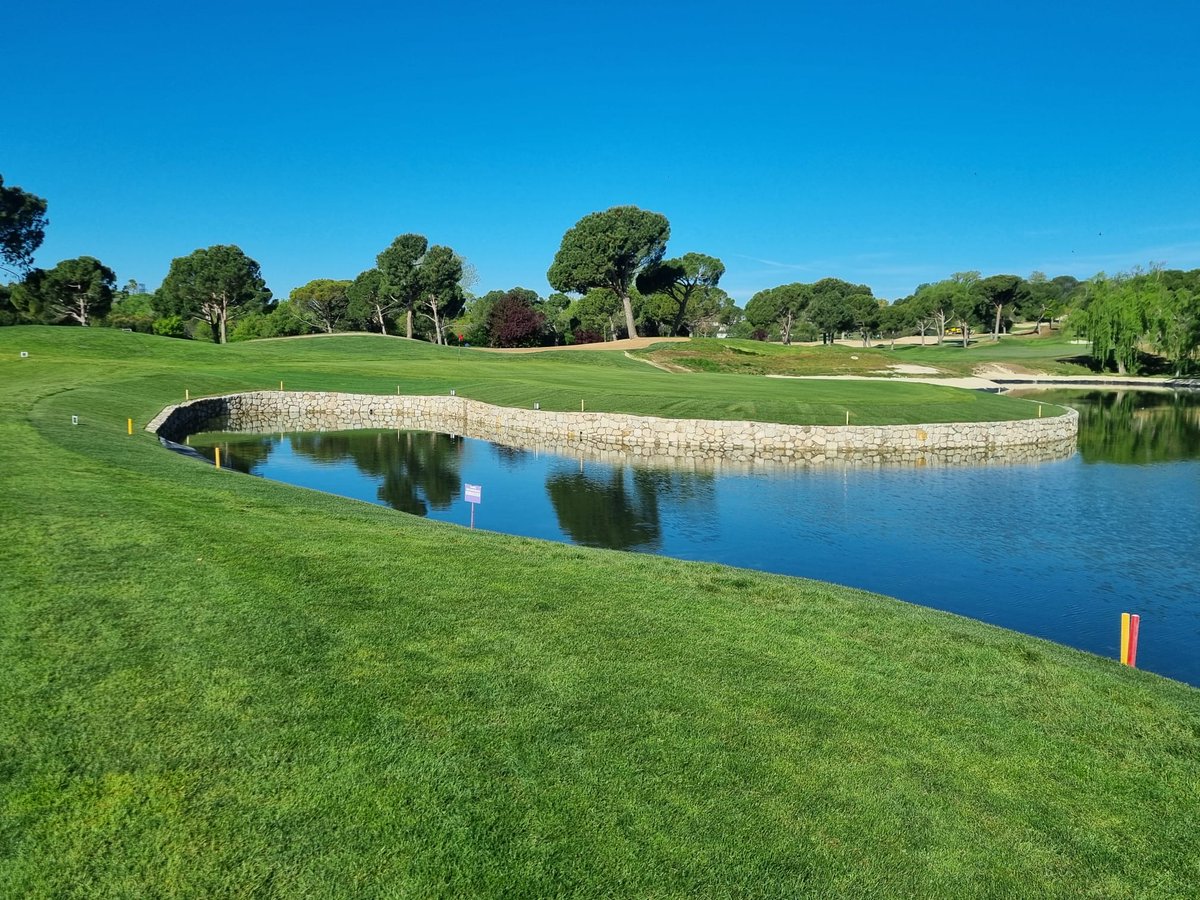 surtec_agronomy's tweet photo. RC MORALEJA | LAKE RENOVATION | MADRID
🇪🇸 Obra de reforma del lago del hoyo 16 en el campo 2 del Real Club La Moraleja
🇬🇧 Conclusion of the 16th hole lake renovation works at Real Club La Moraleja's nº2
+ info🔽
https://t.co/TObkUooha8
#golfengineering
#projectmanagers https://t.co/N3YRtlSpN3