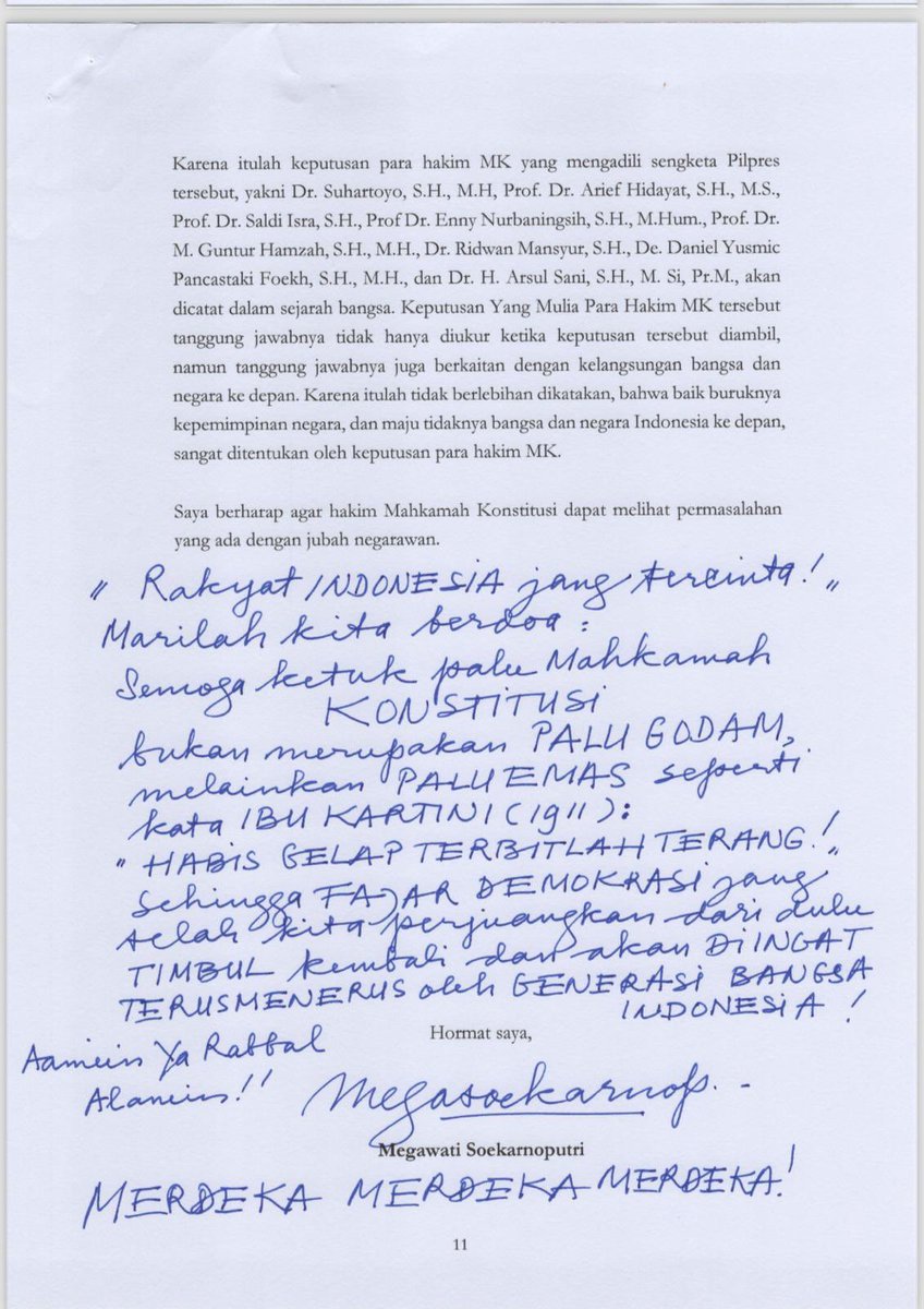 KakekHalal's tweet photo. Megawati Serahkan Amicus Curiae Tinta Merah ke MK

Putusan MK terkait perselisihan hasil pemilu makin dekat, tepatnya tanggal 22 April. Megawati diketahui menuliskan amicus curiae dengan menggunakan tinta berwarna merah.

Bagi yang masih merasa asing, Amicus curiae adalah istilah yang sering ditemukan dalam persidangan suatu perkara di pengadilan. Istilah ini artinya sahabat pengadilan atau friends of court.

Amicus curiae adalah pihak yang merasa berkepentingan terhadap sebuah perkara sehingga memberikan pendapat hukumnya kepada pengadilan, tapi hanya sebatas memberikan opini, bukan melakukan perlawanan ataupun memaksa hakim. Tujuan dari opini ini adalah sebagai bahan pertimbangan hakim.

Amicus curiae yang ditulis Megawati, diantar ke MK melalui Hasto Kristiyanto ditemani Djarot Saiful Hidayat.

"Tulisan tangan dari Ibu Megawati Soekarnoputri yang menggunakan huruf merah mencerminkan keberanian dan juga tanggung jawab sebagai warga negara Indonesia," kata Hasto.

Salah satu potongan isi tulisan tangan Megawati yang dibacakan Hasto adalah sebagai berikut:

Rakyat Indonesia yang tercinta marilah kita berdoa semoga ketuk palu Mahkamah Konstitusi bukan merupakan palu godam melainkan palu emas seperti kata Ibu Kartini pada tahun 1911, 'habis gelap terbitlah terang'. Sehingga fajar demokrasi yang telah kita perjuangkan dari dulu timbul kembali dan akan diingat terus menerus oleh generasi bangsa Indonesia.

Pilpres akan usai seiring dengan keluarnya putusan dari MK. Ini adalah upaya terakhir yang bisa dilakukan oleh penggugat. Makanya wajar, banyak upaya yang dilakukan berbagai pihak untuk meyakinkan hakim bahwa pemilu banyak kecurangan dan pelanggaran.

Masing-masing pihak penggugat dan yang berkepentingan, akan berusaha sekuat tenaga, atau tidak akan ada kesempatan lain di masa depan. Kalah atau menang, ini adalah kesempatan terakhir untuk meyakinkan para hakim MK.

Megawati paham betul kondisi politik di negara ini. Tak mungkin dia repot-repot menuliskan amicus curiae jika dia tidak melihat betapa kacaunya demokrasi yang diacak-acak oleh segelintir pihak yang tidak rela meninggalkan kekuasaan. Ada yang salah dengan pemilu tahun ini. Ada banyak kesalahan dan pelanggaran sistematis, yang diwajarkan dan dipaksa terlihat normal.

Megawati yang sudah berpengalaman dalam politik serta merasakan intimidasi dan kekacauan yang pernah dialami PDIP sejak era Orde Baru, pasti paham dengan situasi saat ini.

Kita lihat apakah beneran habis gelap terbitlah terang, atau malah sebaliknya habis gelap, makin gelap.