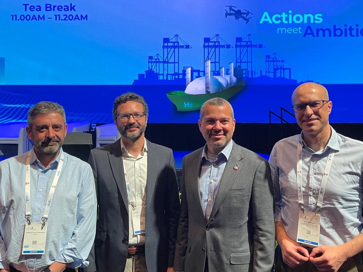 🧪 El Puerto de #Algeciras junto a OMI+Cepsa participa en la #SingaporeMaritimeWeek con el foco puesto en los procedimientos operativos y de gestión de la seguridad del suministro de nuevos combustibles ♻️. El objetivo: descarbonizar el transporte 📌europasur.es/maritimas/Tran…