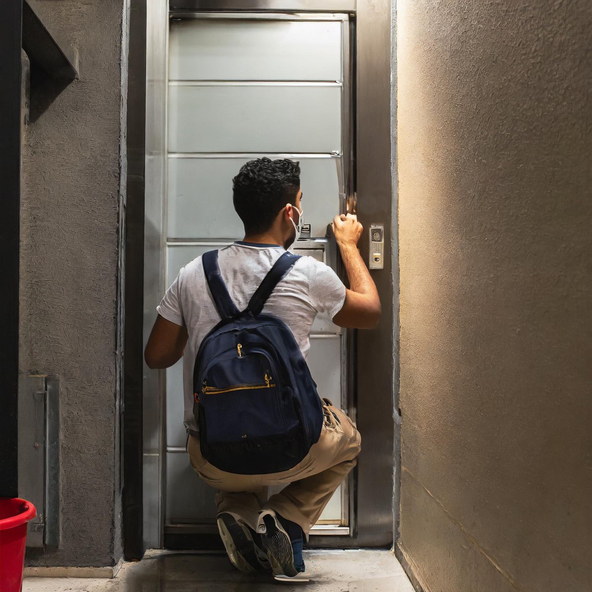 👀 Mantén tus ojos abiertos ante la ocupación ilegal. Si ves alguna actividad sospechosa, no dudes en utilizar el botón 'ocupación ilegal de vivienda' de #AlertCops para avisar a las autoridades de manera rápida. ¡Tu alerta puede marcar la diferencia! #ParaTuSeguridad