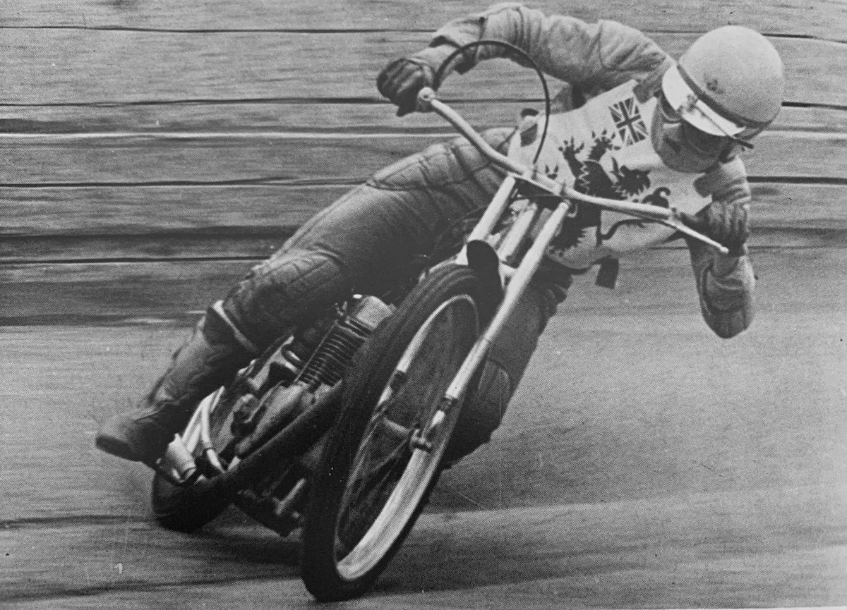 UprightSpeedway's tweet photo. Sometimes you gotta just roll your sleeves up and get on with it
#FastThursday https://t.co/UH7xbA6YIZ