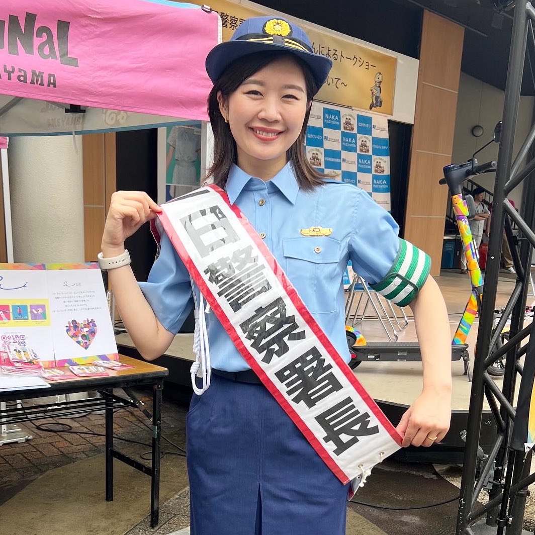 misakikuroe's tweet photo. 【お知らせ】
1日警察署長を務めます👮
愛知県中警察の皆さんと共に、特殊詐欺や闇バイトの被害防止のための防犯トークショー。プレゼントもあるそうです！

📍4 月 20 日(土)10:30 -
📍名古屋市 東別院境内

入場フリーなのでぜひお越しくださいませ✨(写真は昨年1日警察署長させてもらったときの) https://t.co/ZziPXruID7