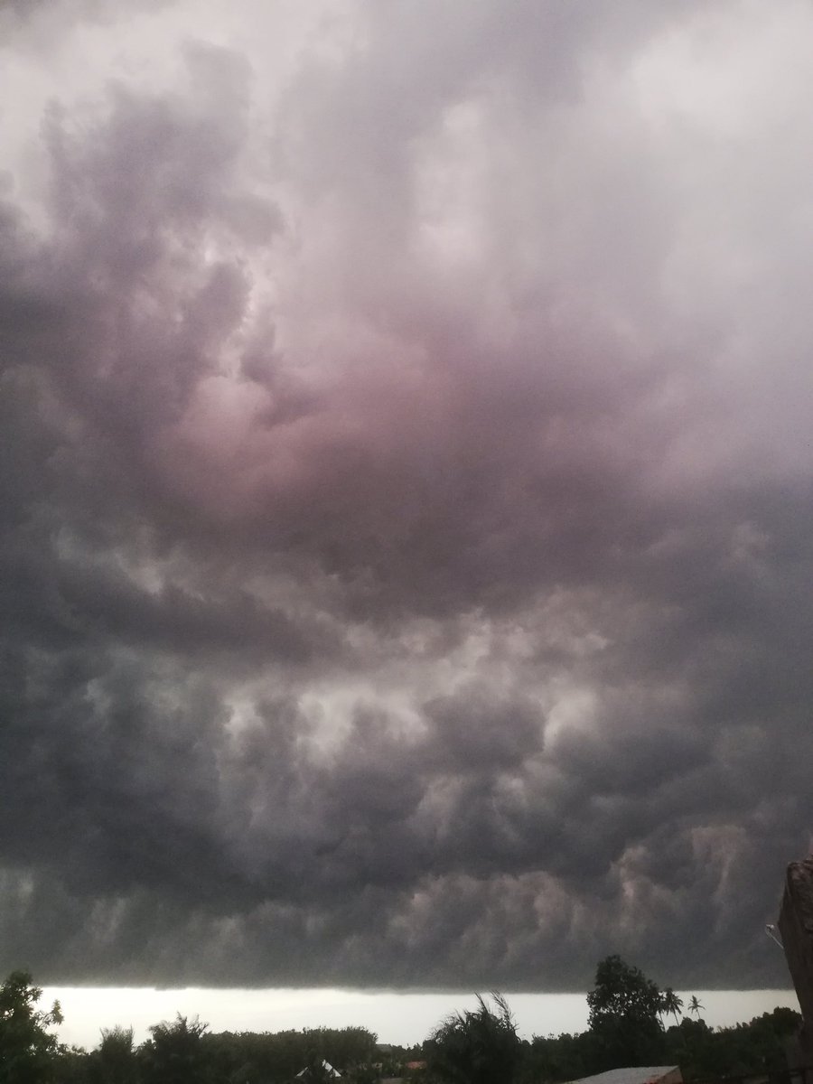 UbuntuRichard's tweet image. Angry sky in Lome