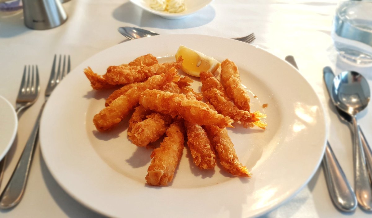 I wasn't very hungry last night, so I asked the waiter to hold the fries and just give me a few torpedo prawns for dinner... I felt like I'd eaten a whole shark! They were DELICIOUS! 🤣🙈 @saga_travel_uk #SpiritOfDiscovery #Ad #Hosted