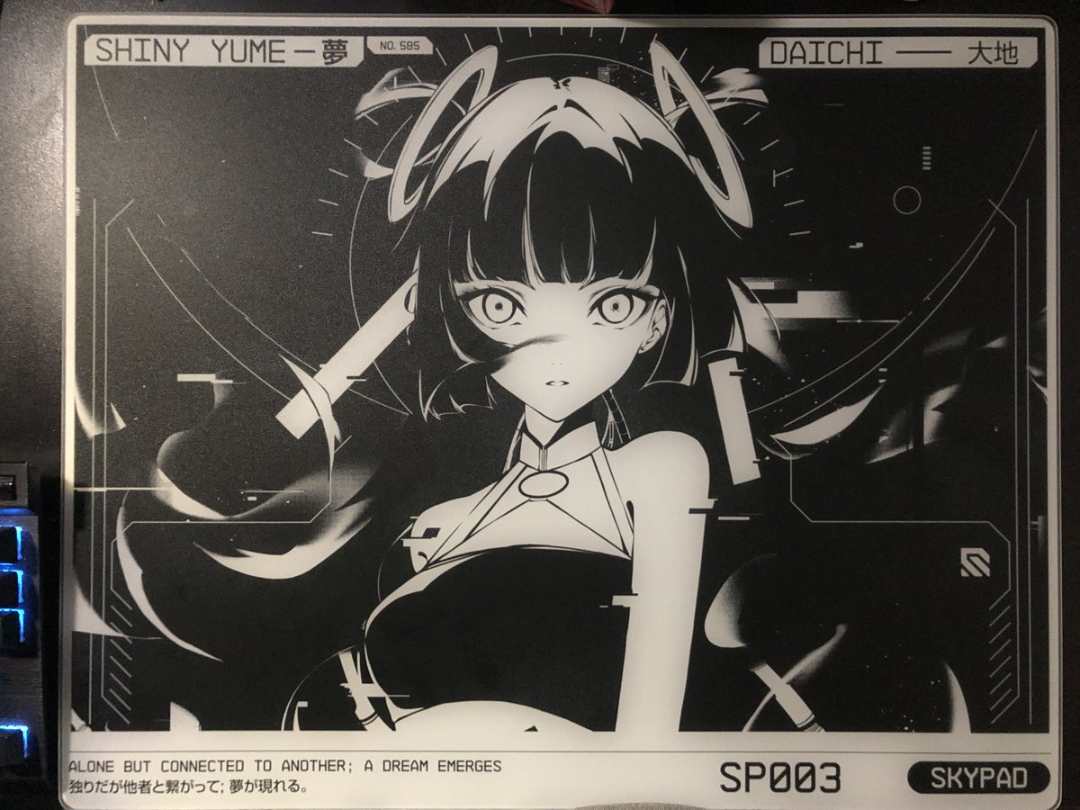 On a side note here's a pic of my new glass mousepad, swapped from a cloth one and been liking it so far :)