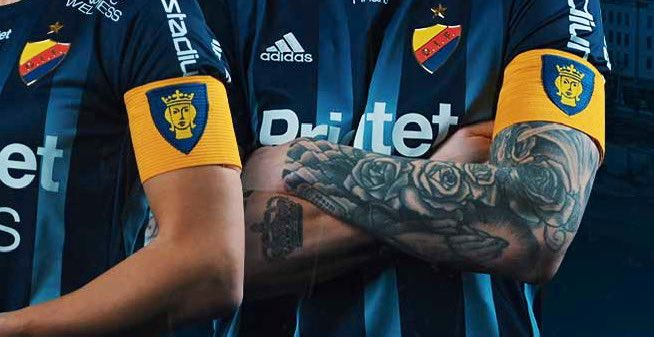 FEBERTOPP's tweet photo. Värt att veta inför derbyt mot Aik:

Stockholms stad har gett Djurgårdens IF exklusiv rätt att bära St Erik på kaptensbindeln.

Stadens idrottsförening! https://t.co/cSWQxE4f1p