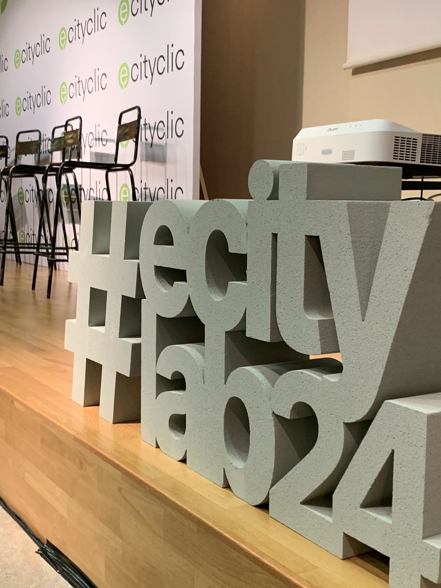 CindeaS's tweet photo. Ya estamos en pleno #ecitylab https://t.co/8pPhow8kuY