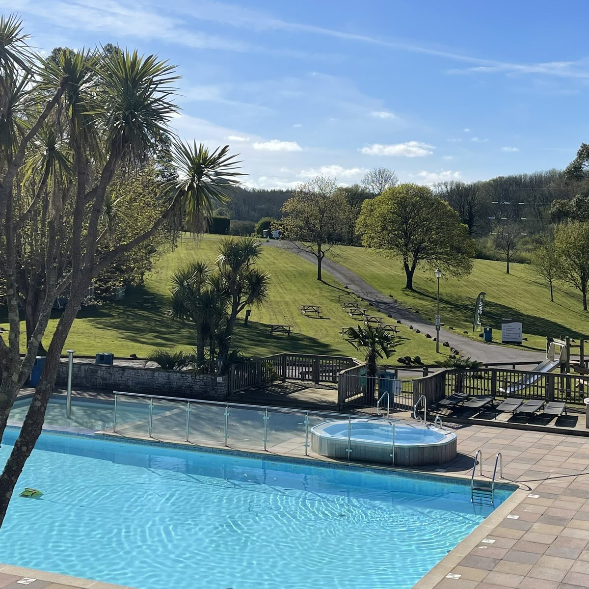 What a beautiful Spring morning at Whitehill Country Park! Summer is almost here and we’ve just a couple weeks to wait until our Outdoor Pool opens for you to enjoy from 1st May!☀️
