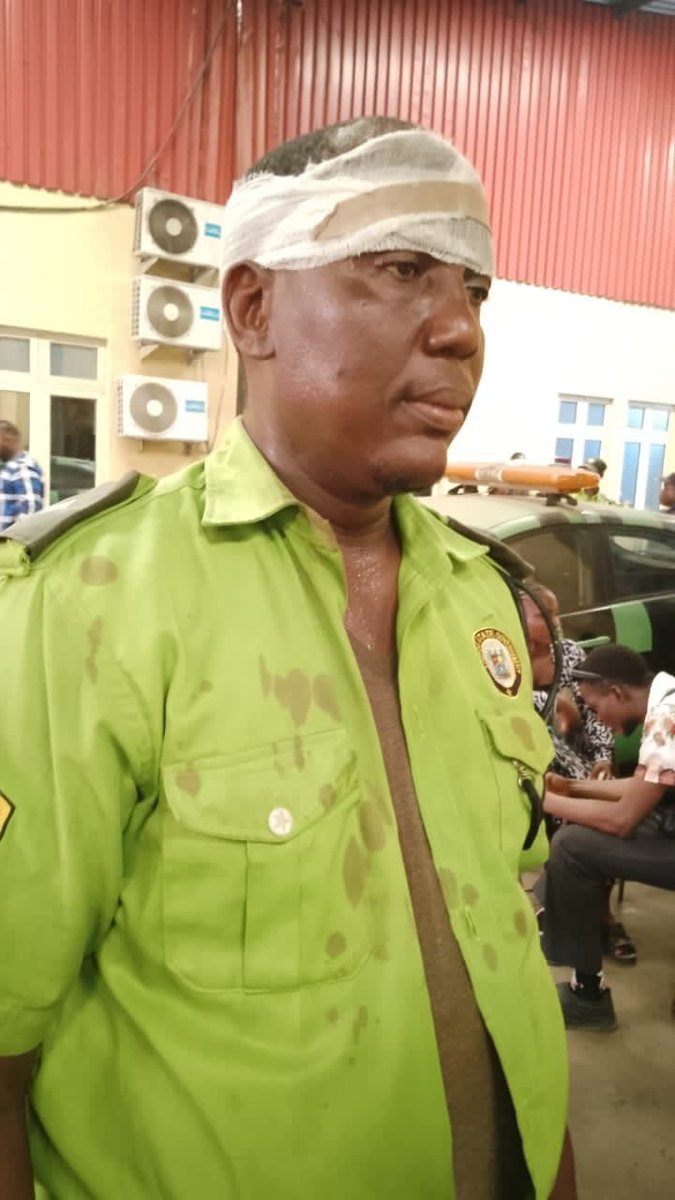 yabaleftonline's tweet photo. Man sentenced to 9 months imprisonment for aššaülting LAGESCO enforcement personnel after he was apprehended for not using the pedestrian bridge.

 https://t.co/jiU3np4dLZ