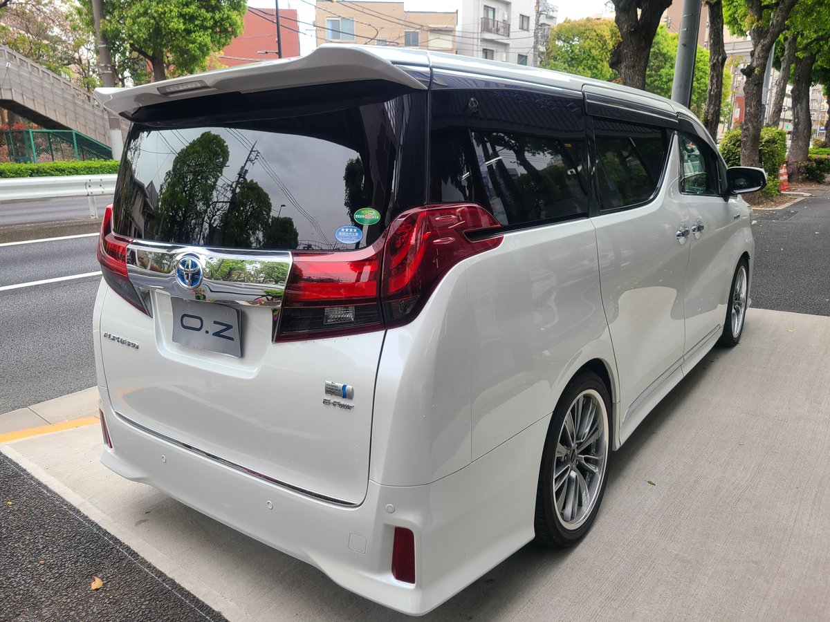 oz_auto_nerima's tweet photo. 入庫速報！平成27年　アルファード���ハイブリッド　SR 1オーナー フルエアロ 20インチアルミ(ウェッズ ヴェルティ) 両側パワ-スライドドア E/Gスターター ナビTVETCバックカメラ(10インチモニター) リヤモニター（12.8インチ) 走行72.000キロ 取説 記録簿 　365万
＃アルファード
＃ハイブリッド https://t.co/kR336Vk2EP