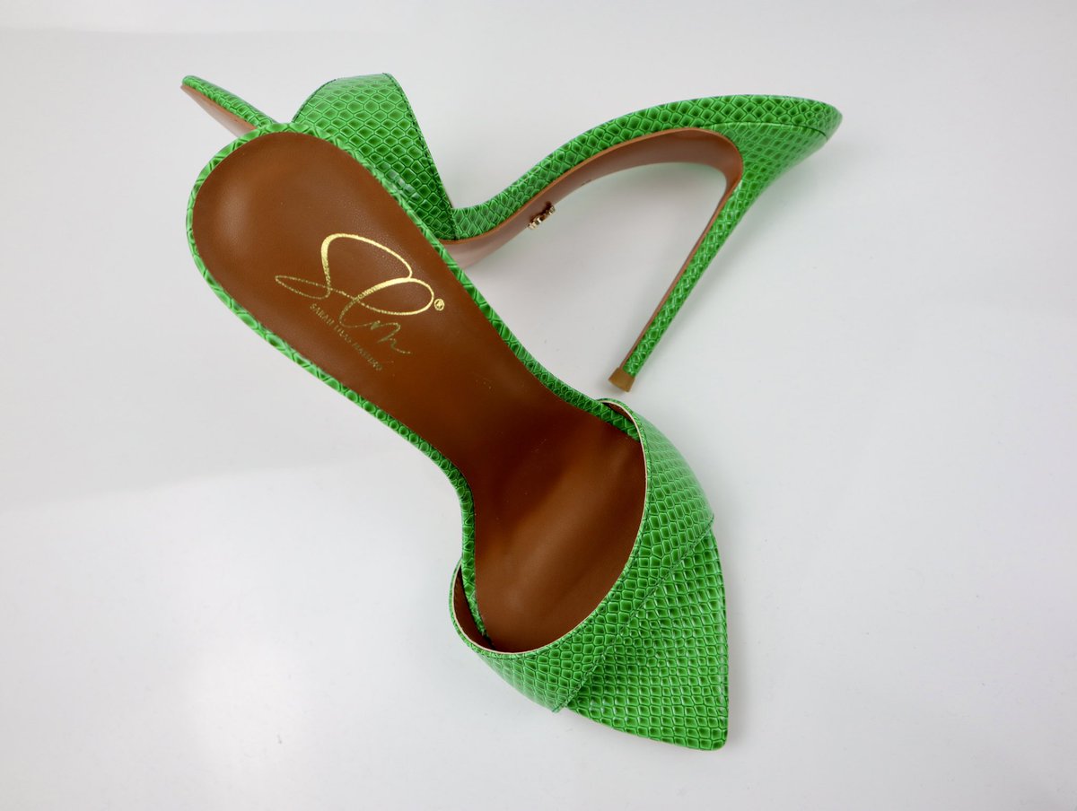 Touch of green 💳 Shop at: Saralilasmassimo.com 📦 Worldwide shipping #theslmofficial #saralilasmassimo • • #heels #highheels #heelsaddict #heelshoes #highheelslover #mules #mulesshoes #muleshoes #mulesofinstagram #fashion
