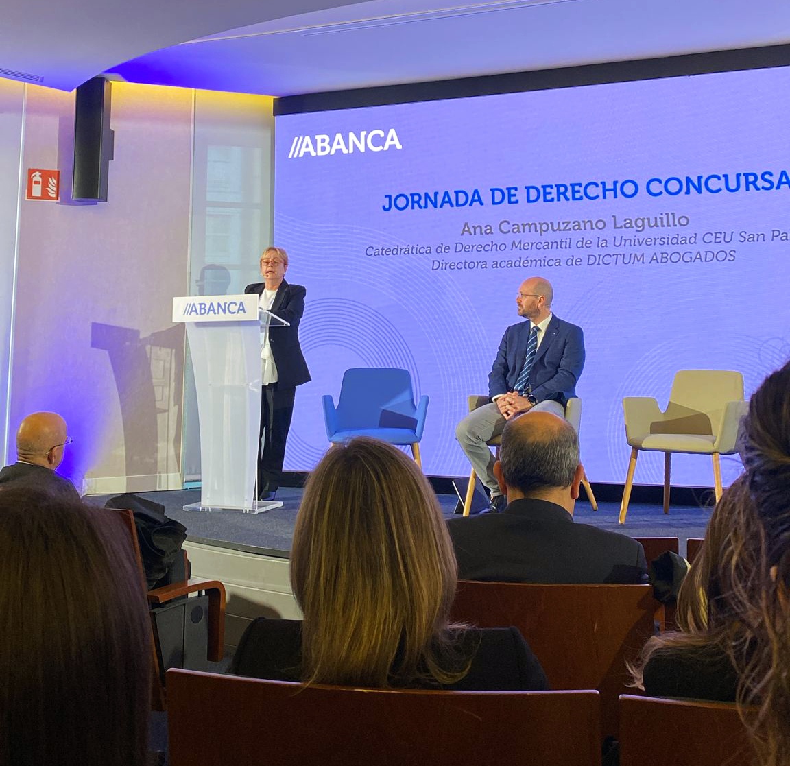 dictumabogados's tweet photo. La primera mesa de la jornada aborda, en estos momentos, la "Negociación y formalización de planes de reestructuración y refinanciaciones".

Moderada por @vicentejoseggil, la integran @RodriguezMaseda; Jesús Sánchez Veiga, de @garrigues_es, y Manuel Roca de Togores, de #nk5. https://t.co/VaFuFJpSMV