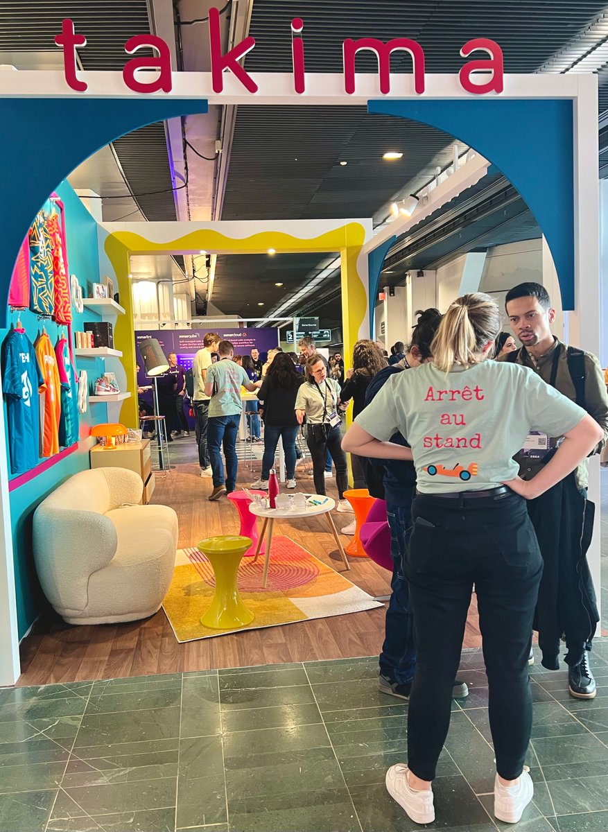 En cette deuxième journée de @Devoxxfr, venez faire un "arrêt au stand" <a href="/Takima/">kim tran</a> (D06) pour faire le plein de stickers, participer à notre super-loterie et discuter tech !