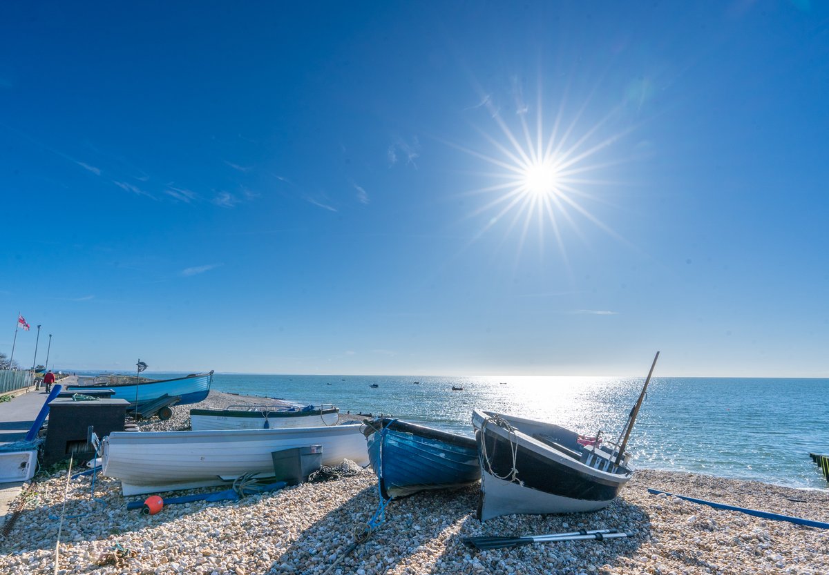 After that lovely sunrise this morning, we now have beautiful blue skies and brilliant sunshine, today in Selsey. @BBCSouthWeather @itvmeridian @BBCSussex @AlexisGreenTV @HollyJGreen @PhilippaDrewITV @ExpWestSussex @VisitSEEngland @greatsussexway @itvweather