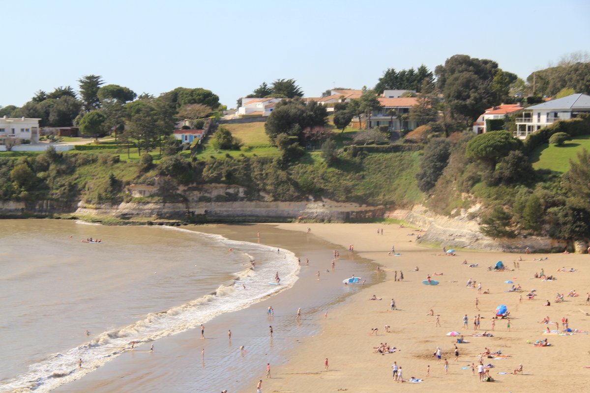 𝐉𝐄𝐔𝐃𝐈 𝐏𝐇𝐎𝐓𝐎 ☀️☀️☀️☀️☀️☀️☀️☀️☀️ Vous aussi vous avez envie de soleil ☀️ & de chaleur 🌡️ en Charente-Maritime 👍? 📸Plage des Nonnes à Meschers-sur-Gironde