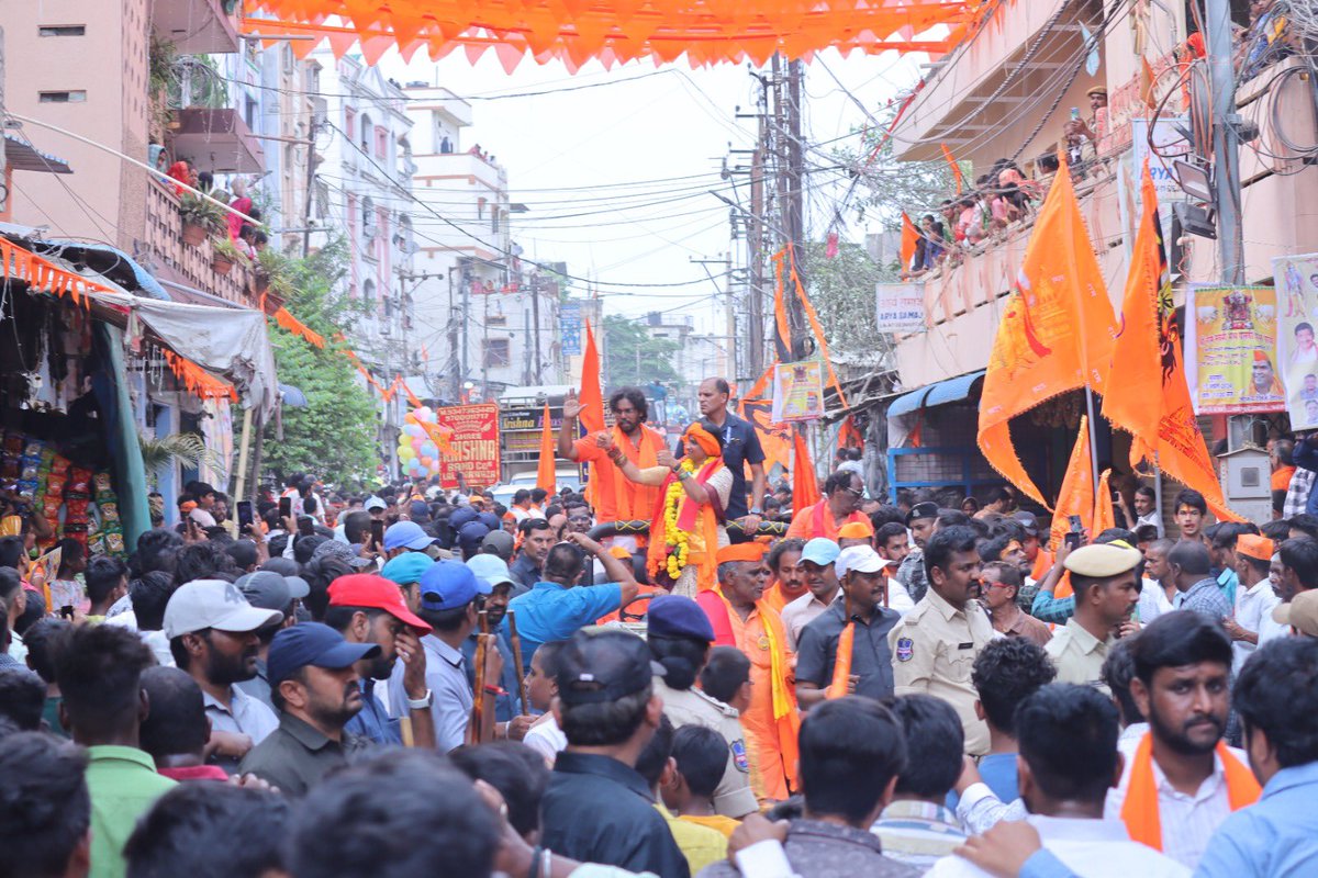 Participated in the Shoba Yatra in Goshamahal Assembly, Hyderabad Parliament. 

#JaiSiyaRam 
#MLK4BHAGYANAGAR