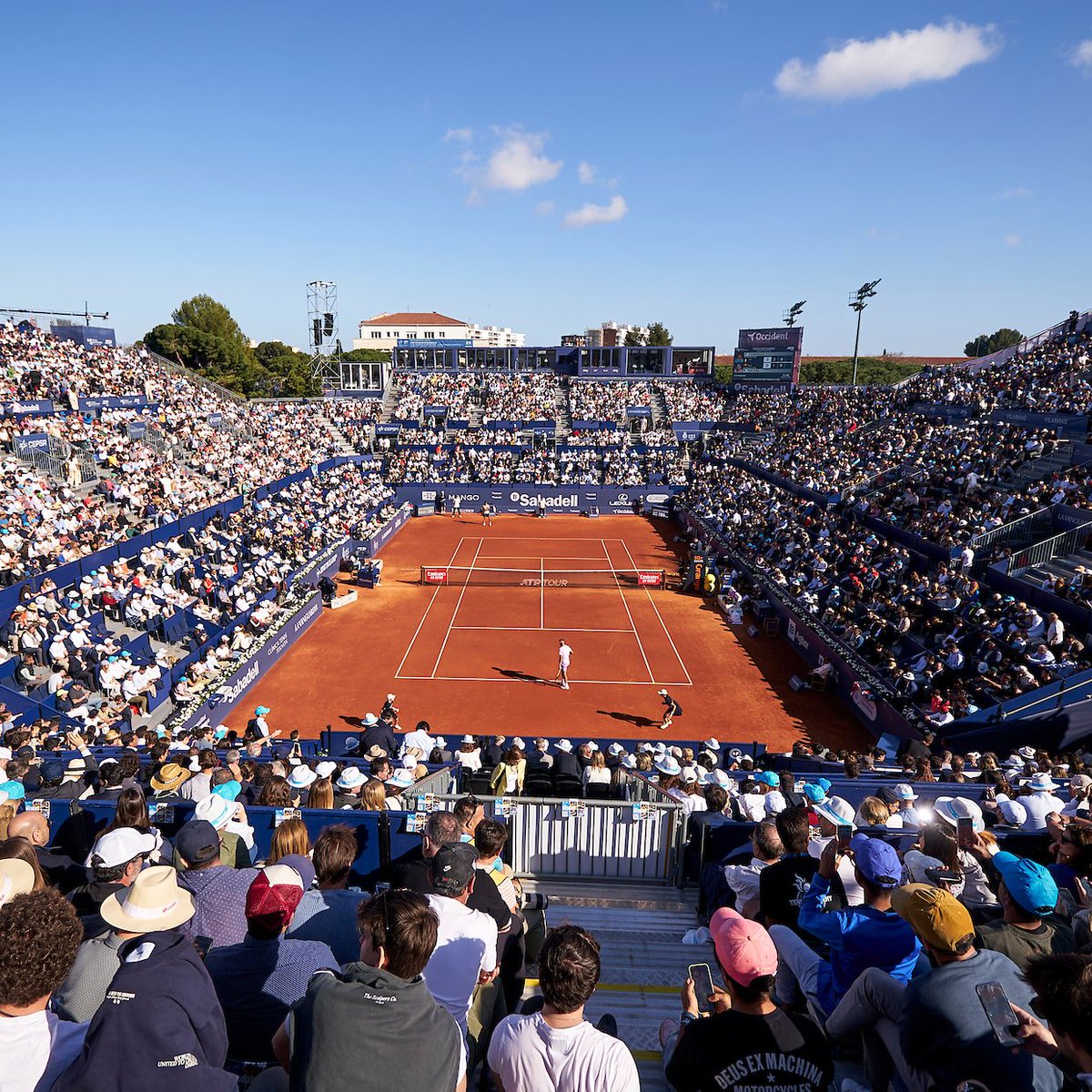 𝗛𝗢𝗥𝗔𝗥𝗜𝗢𝗦 𝗝𝗨𝗘𝗩𝗘𝗦 𝟭𝟴 🇪🇸 Bautista (WC) - Norrie (12) 🇬🇧 🇪🇸 Davidovich (11) - Lajovic 🇷🇸 🇪🇸 Carballés - Tsitsipas (5) 🇬🇷 El Godó se empieza a poner interesante... ¡Ya en juego los billetes a 𝗰𝘂𝗮𝗿𝘁𝗼𝘀 𝗱𝗲 𝗳𝗶𝗻𝗮𝗹! 📸 #BCNOpenBS