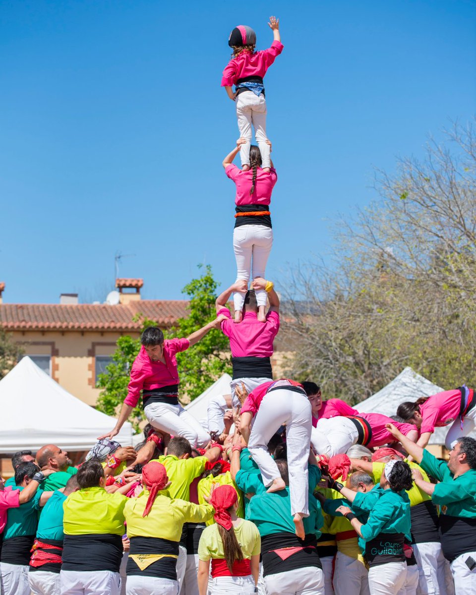 sommagentes's tweet photo. Diumenge vam actuar a Santa Cristina d'Aro!
Vam portar 2pd4, 4d6a i vam carregar la torre!

Agraïr als @minyonsdesc i a @ccerdanyola  pel bon ambient a plaça, ens veiem aviat!

Recordeu que demà tenim assaig i diumenge actuem a Esplugues (@castellersdesplugues) https://t.co/77jx5MnKuB