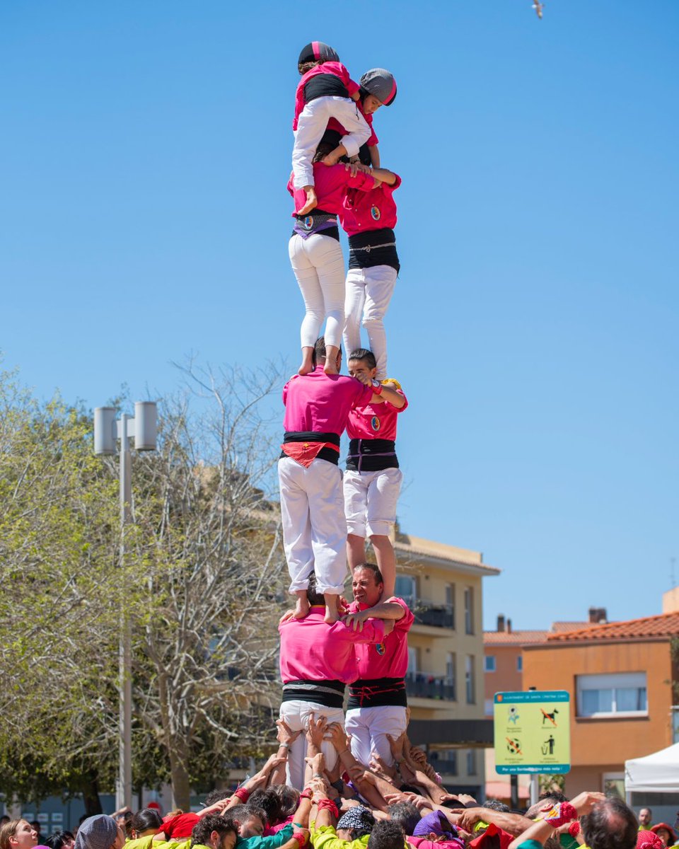 sommagentes's tweet photo. Diumenge vam actuar a Santa Cristina d'Aro!
Vam portar 2pd4, 4d6a i vam carregar la torre!

Agraïr als @minyonsdesc i a @ccerdanyola  pel bon ambient a plaça, ens veiem aviat!

Recordeu que demà tenim assaig i diumenge actuem a Esplugues (@castellersdesplugues) https://t.co/77jx5MnKuB