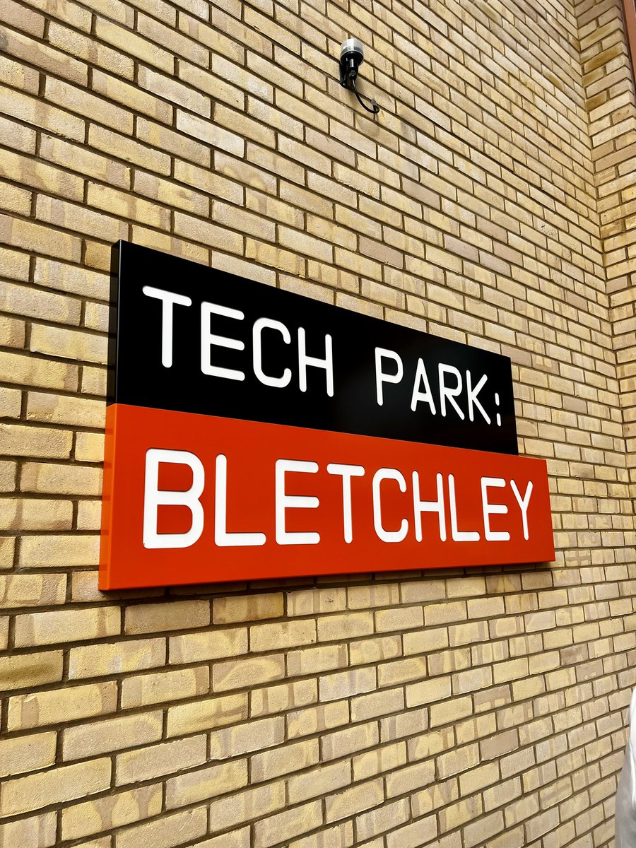 🤖 A new tech park has opened in Bletchley, co-funded by Labour-led MK City Council! 📝 The park will teach tech skills to locals young and old. ✅ We want to ensure we have young people learning skills for the future - and that nobody is left behind. mkfm.com/news/local-new…