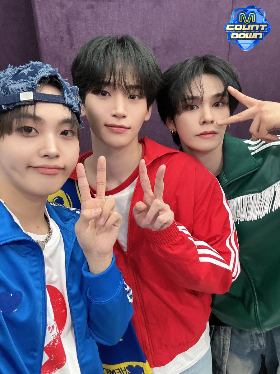 MnetMcountdown's tweet photo. ‘멋있다’란 말의 의미를 몰랐던 짱래비티...
무대를 했는데 사람들이 다
크래비티 너무 멋있다~..!라고
그래서 엠카 무대를 계속 보며
멋있다는 건 뭘까...?🫠🫠

(당연히 짱래비티 퍼포비티💕)
#CRAVITY #Cest_La_Vie https://t.co/zfyQm3Z1fU