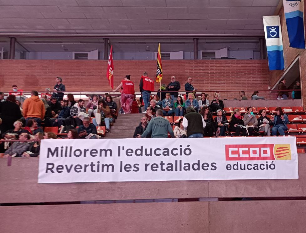 CCOOeducacio's tweet photo. Presents a la #CCOOAssembleaOberta per enfortir la lluita contra les retallades i per una educació per a tothom! https://t.co/V6QE19NbSS