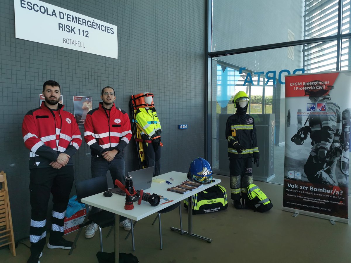 e_emergencies's tweet photo. Primera jornada de la #FiraCaminsFP24 a @firaReusEvents
Veniu a demanar informació del #CFGM #emergenciesiprotecciocivil

#Bomber #Bombera #FiraCaminsFP #formacioreglada https://t.co/JiMWfKiKMw
