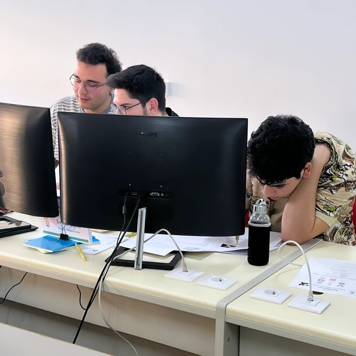 EPCC_Unex's tweet image. ¡Tarde de programación! 👨‍💻🔝

Ayer, en la EPCC, los estudiantes demostraron su talento en el Concurso Regional @_AdaByron_ de #programación que se celebra a nivel mundial desde 1977.

✅️ Enfrentaron 9 retos y 5 equipos del @CUMe_UEx y la EPCC mostraron su habilidad.