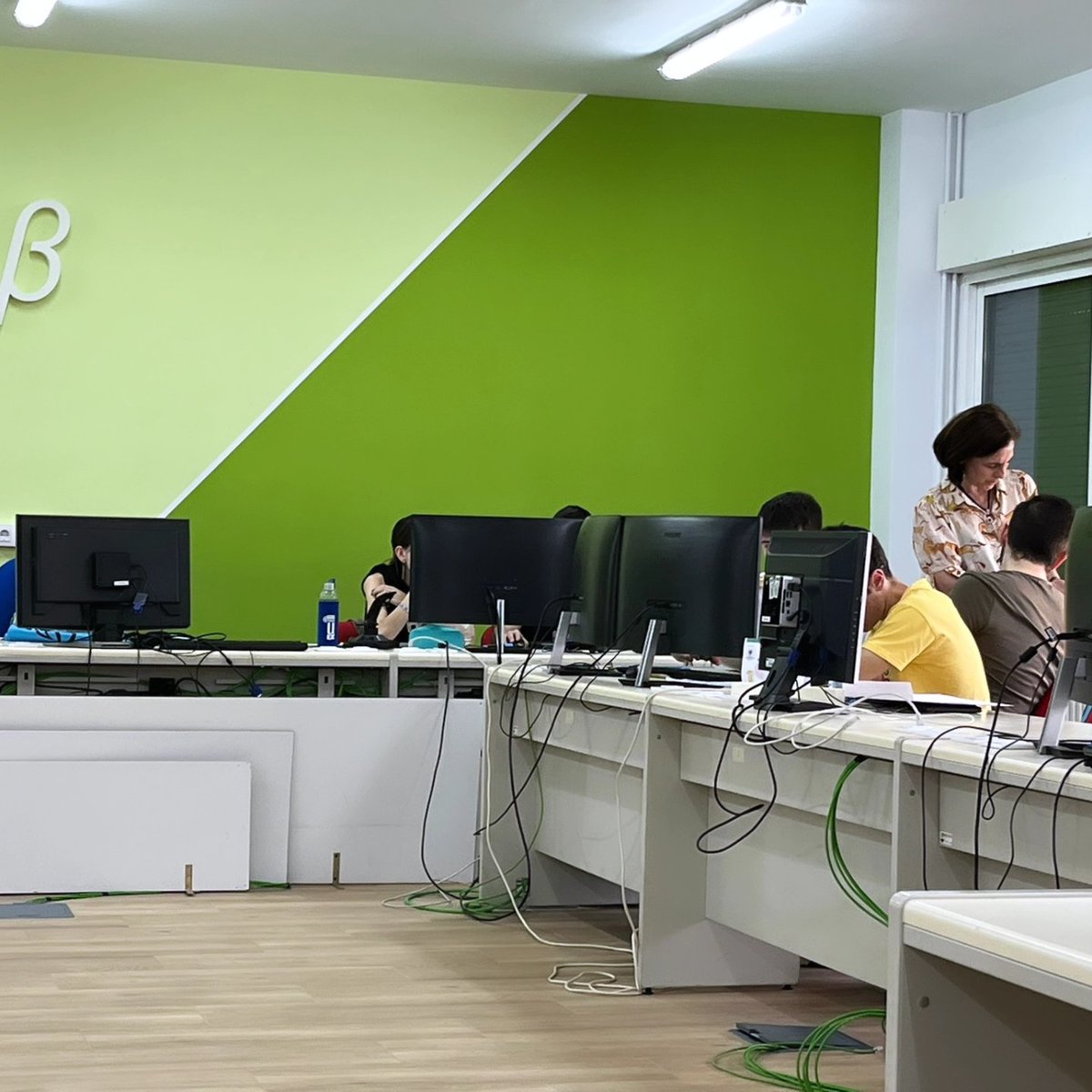 EPCC_Unex's tweet image. ¡Tarde de programación! 👨‍💻🔝

Ayer, en la EPCC, los estudiantes demostraron su talento en el Concurso Regional @_AdaByron_ de #programación que se celebra a nivel mundial desde 1977.

✅️ Enfrentaron 9 retos y 5 equipos del @CUMe_UEx y la EPCC mostraron su habilidad.