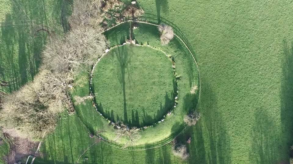 Next time you're in Limerick, check out Lough Gur which is only a 20 minute drive from the City. Home to Ireland’s oldest and largest stone circle, it also has a Visitor Centre interpreting its history & archaeology: goldenireland.ie/experience/lou… @Limerick_ie @LoughGurVisit