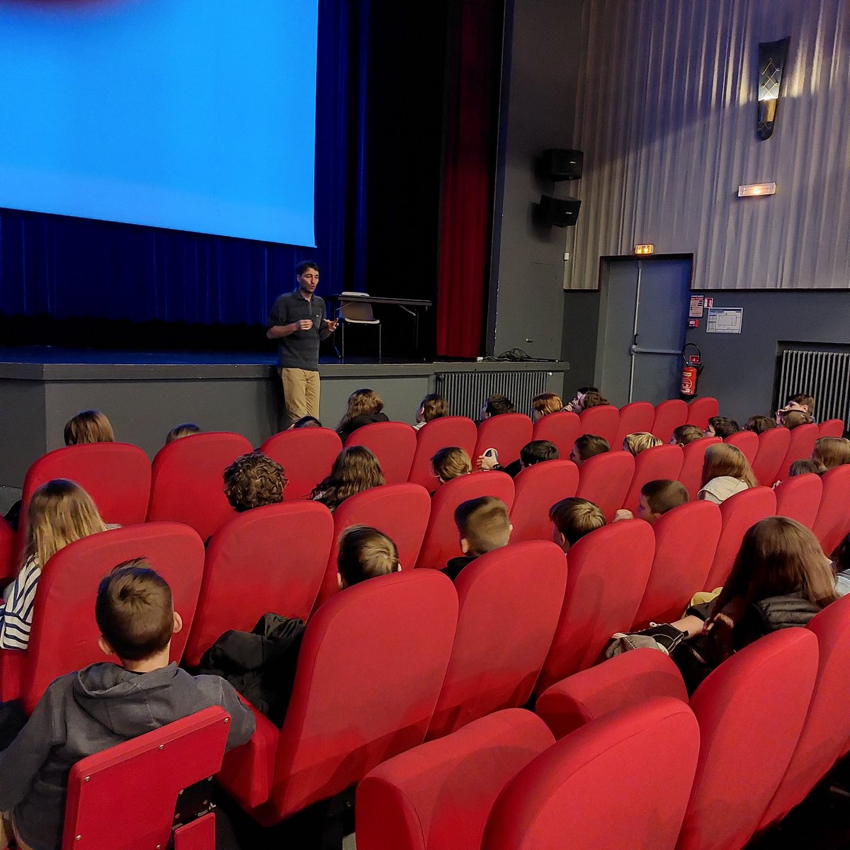 Projection du documentaire "Les gardiens du climat" et échanges avec le réalisateur Erik Fretel pour nos éco-délégués et nos élèves de 5ème.  #EEDD #DéveloppementDurable #SaintSauveurLeViconte