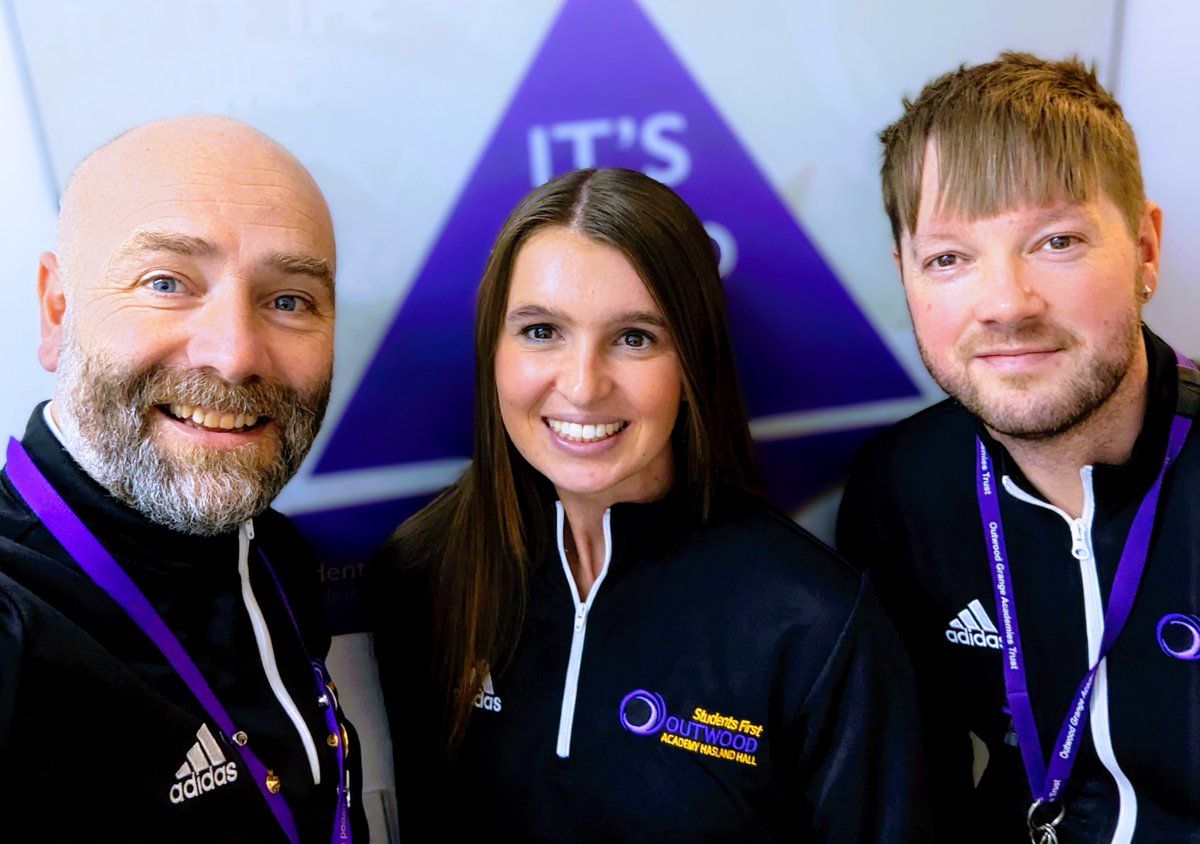 We're rooting for all of our teachers across the #OutwoodFamily who will be running the @LondonMarathon this weekend! Find out more about some of them who are running for @TeenageCancer 👇 🖱️ow.ly/WSLe50RhSN3 #LondonMarathon #Charity 💜