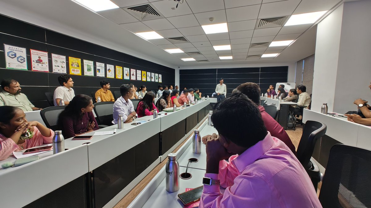 Saipujariprasad's tweet image. Today&apos;s meeting at Nerul. 
Learned how computer courses can be upgrade at our pod. @NarayanchandraT @learnfrompeer
@MKCL_India
#mkcl #mscit #edtech @lfp_Tardeo @apnipathshala_