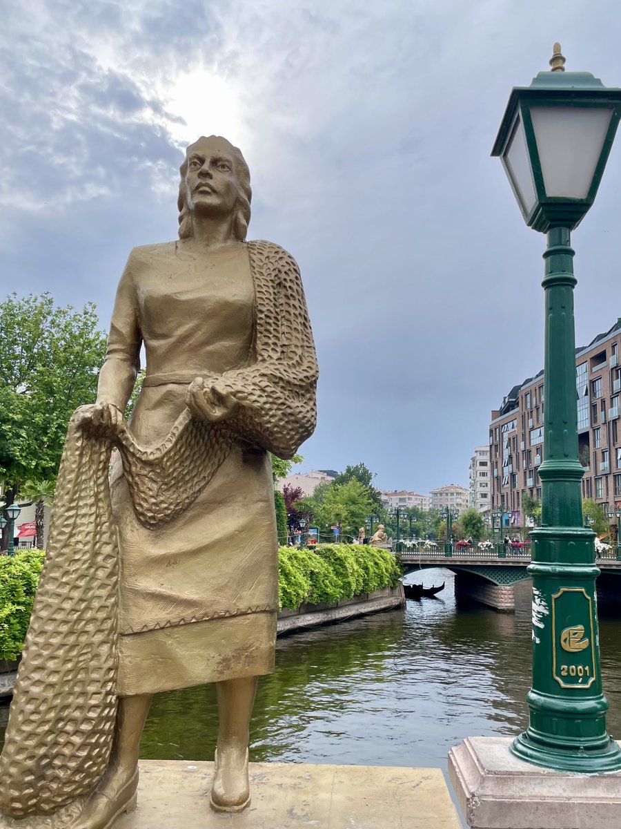 1aysedogan's tweet photo. Güzel şehrim;

Eskişehir sizi çağırıyor.
“GEZİ PROGRAMINIZI ESKİŞEHİR’e YAPIN”
 
15-22 Nisan Turizm Haftası kutlu olsun…
#Eskişehir #ŞehirEskişehirdir 
#EskişehirKıymetlidir #gondol #kayık #dragon #Porsukçayı https://t.co/z2z1bZZOuu