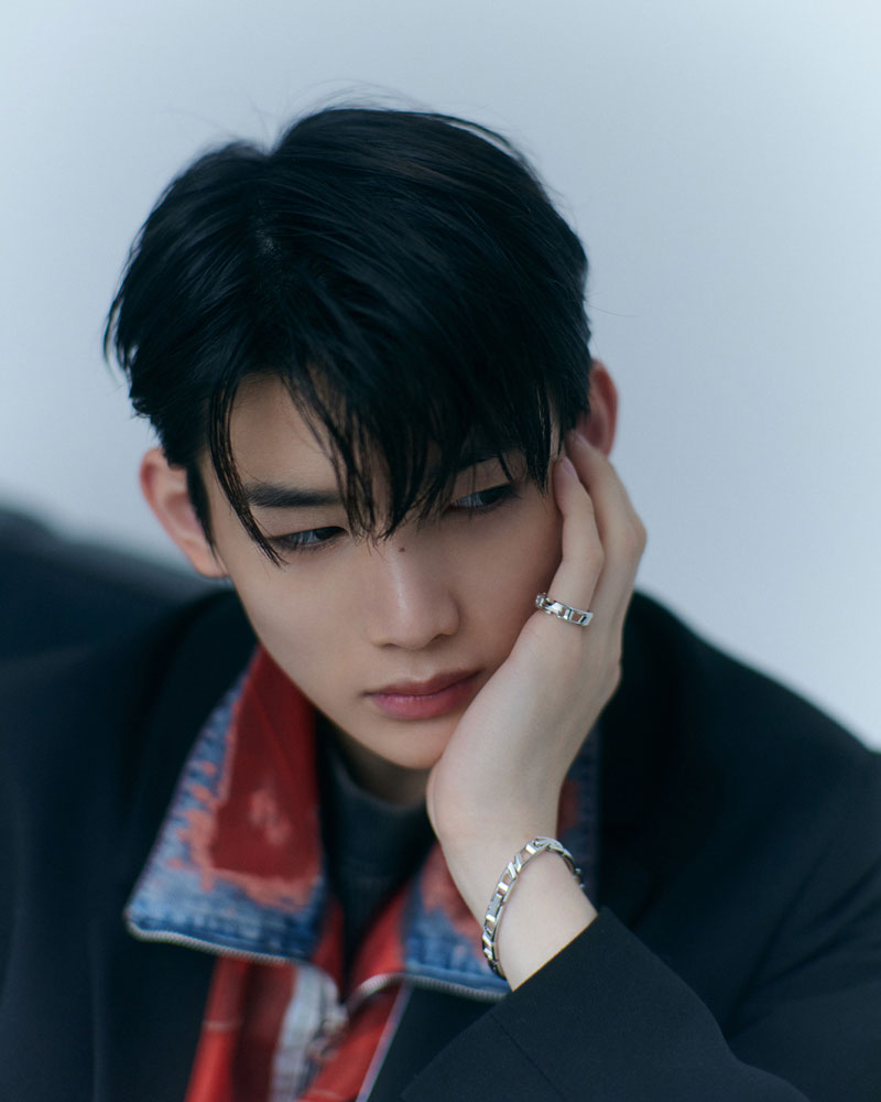 GQJAPAN's tweet photo. 「いつもはシンプルかつカジュアルな洋服を選びます」

180cm以上の長身を誇る&amp;TEAMのJOは、ランウェイさながらのルックをサラッと着こなした

▼インタビューと写真を✔
https://t.co/EoUYZLNKCy

#PR https://t.co/XlEPVAQK2h