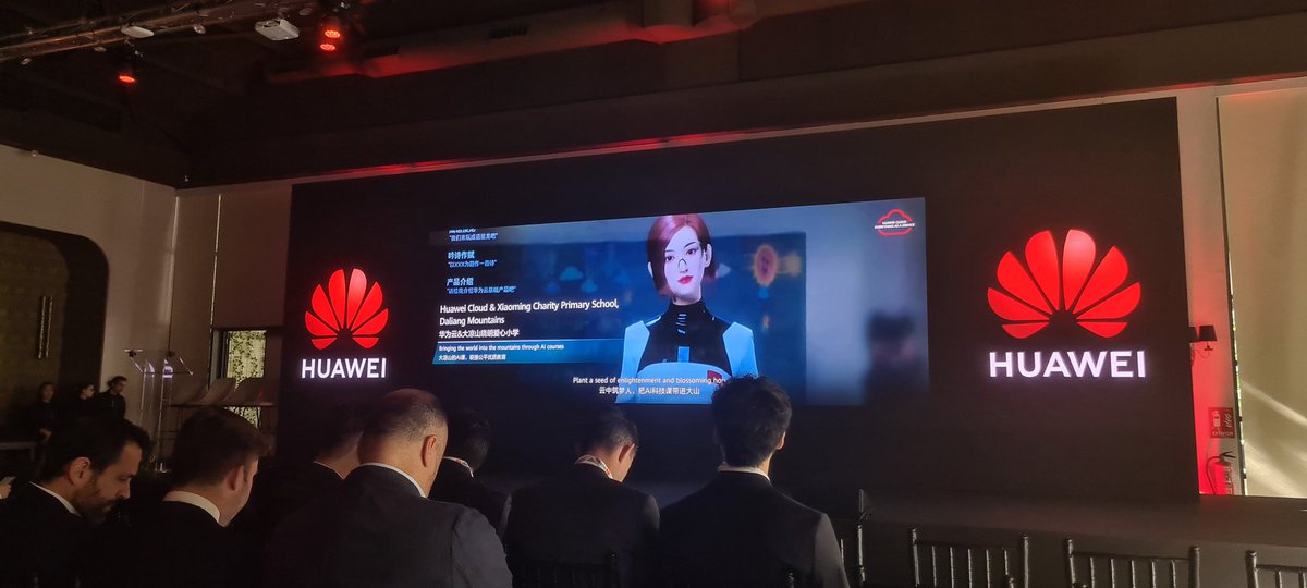 DigitalEscudo's tweet photo. Hoy estamos en el @HuaweiSpain Digital Transformation Summit.

@EricLiHuawei es el encargado de abrir las jornadas de una compañía que cuenta con 207.000 trabajadores, el 55% en el área de I+D https://t.co/PCRBoHNWnZ
