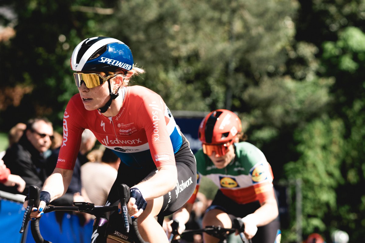 DeBrabantsePijl's tweet photo. Set the pace BMW !  ⚡️ #DBP24 #FLCS https://t.co/x9sKhlkqN1